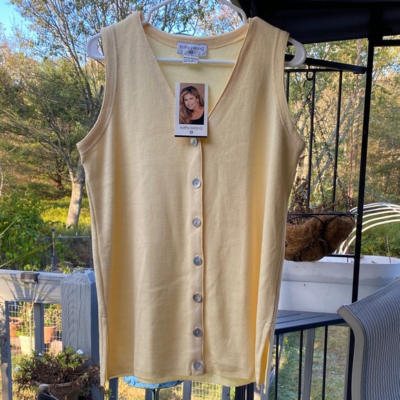 Kathy Ireland Light Yellow Button-Front Tank Top - Picture 1 of 1